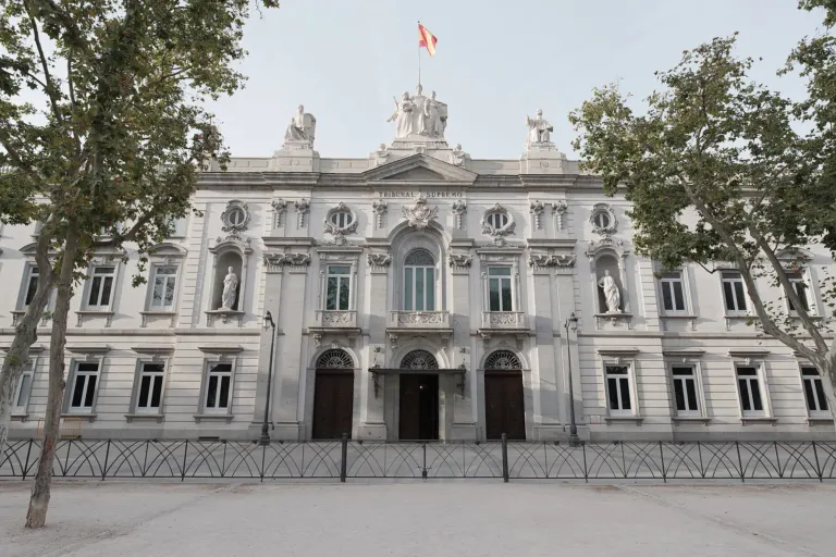 Fachada principal del edificio del Tribunal Supremo, en el antiguo convento de las Salesas Reales de Madrid